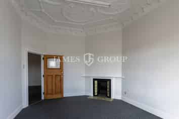 RARE HIGH-PROFILE MT EDEN VILLA WITH 10 PARKS