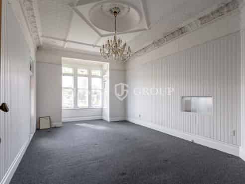 HIGH-PROFILE STANDALONE VILLA – DEVELOP OR OCCUPY