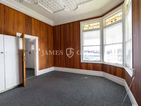 HIGH-PROFILE STANDALONE VILLA – DEVELOP OR OCCUPY