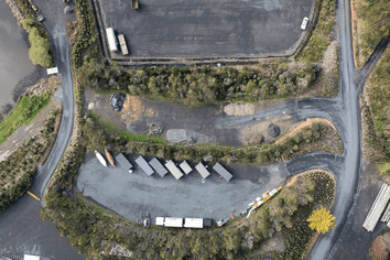 Metalled Yard With Great Access