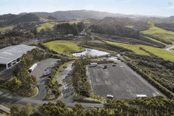 Metalled Yard With Great Access