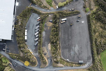 Metalled Yard With Great Access