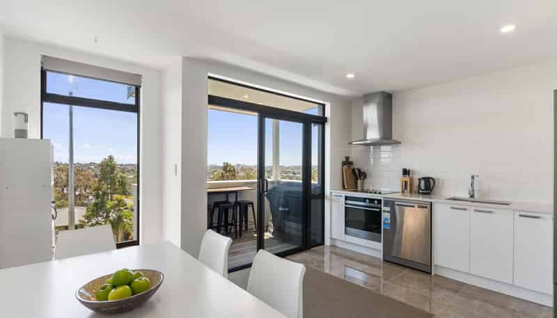 2/15 Chivalry Road, Glenfield