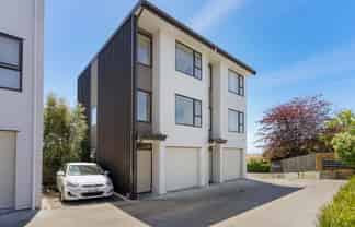 2/15 Chivalry Road, Glenfield