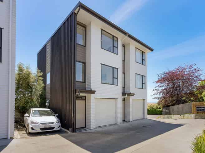2/15 Chivalry Road, Glenfield