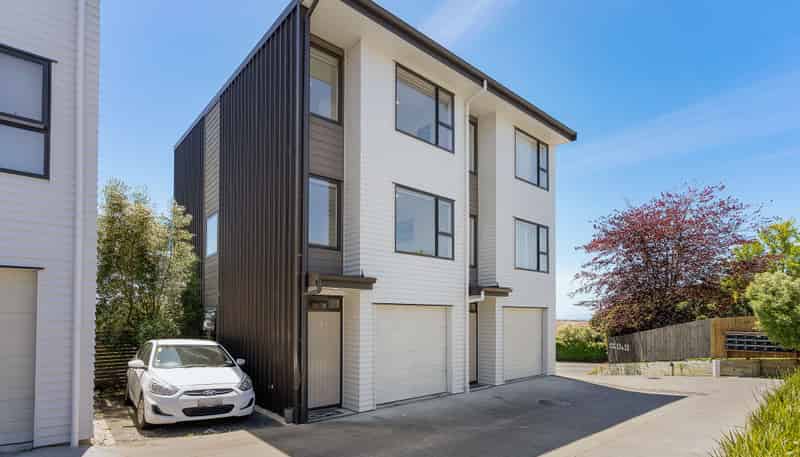2/15 Chivalry Road, Glenfield