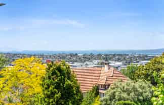 2/15 Chivalry Road, Glenfield