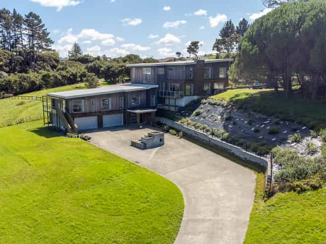 42 Merewhira Road, Paremoremo