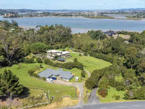 42 Merewhira Road, Paremoremo