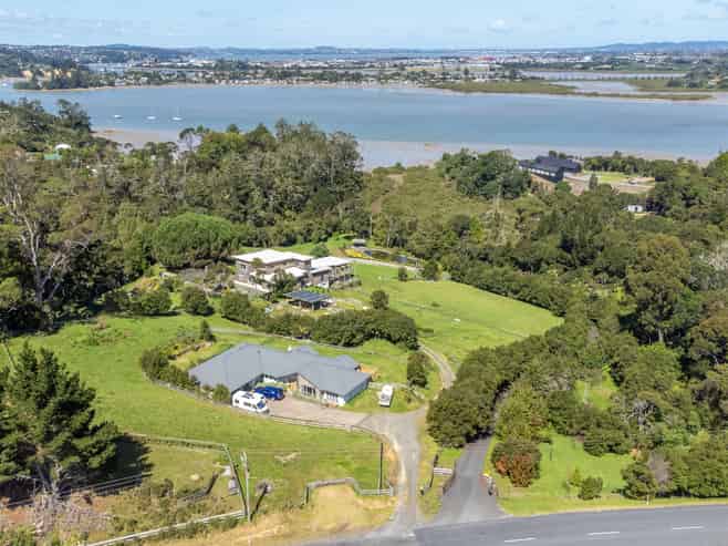 42 Merewhira Road, Paremoremo