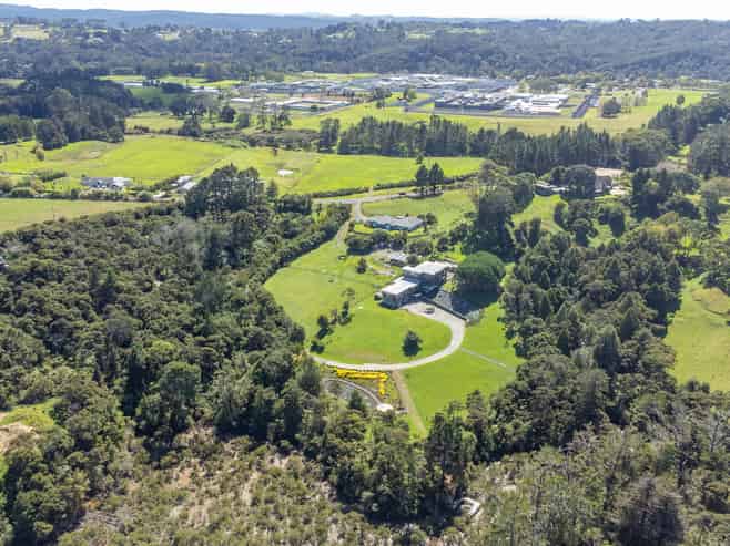 42 Merewhira Road, Paremoremo