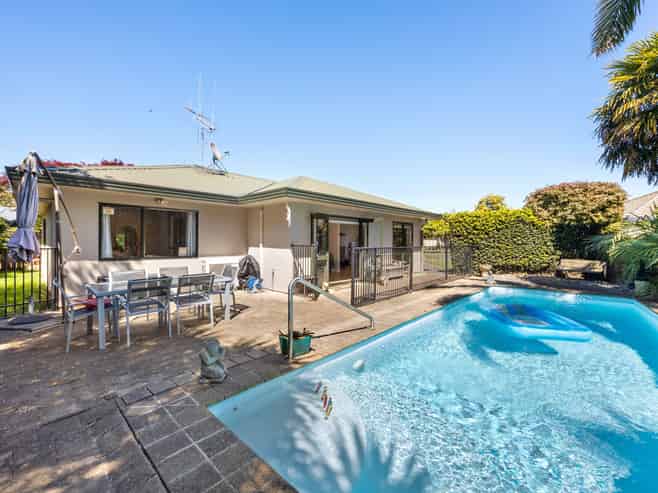 28 Bouverie Crescent, Flagstaff