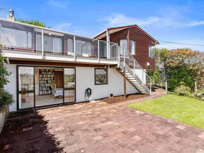 8 Webb Place, Forrest Hill