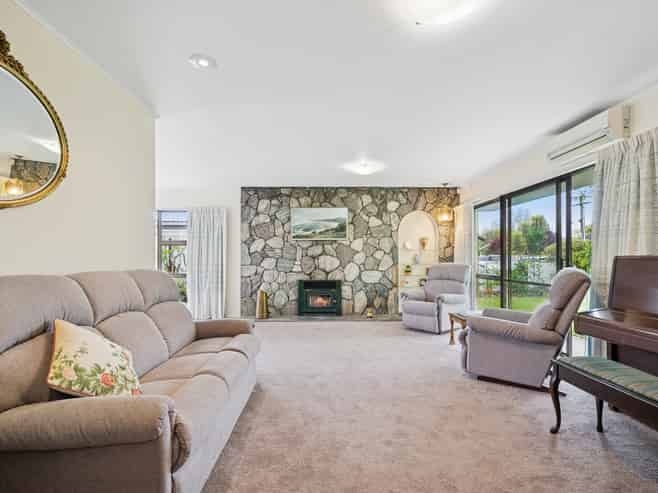 18 Sunny Glen, Waikanae