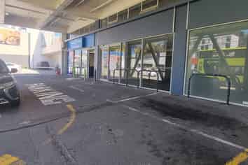 Adelaide Retail With High Visibility