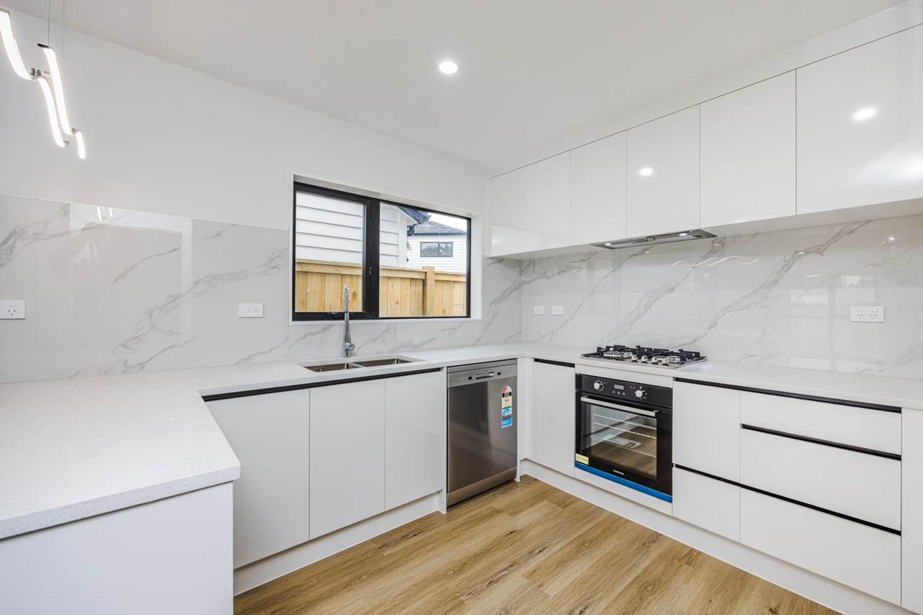 Spacious, Modern Living for the Whole Family - Vista 3