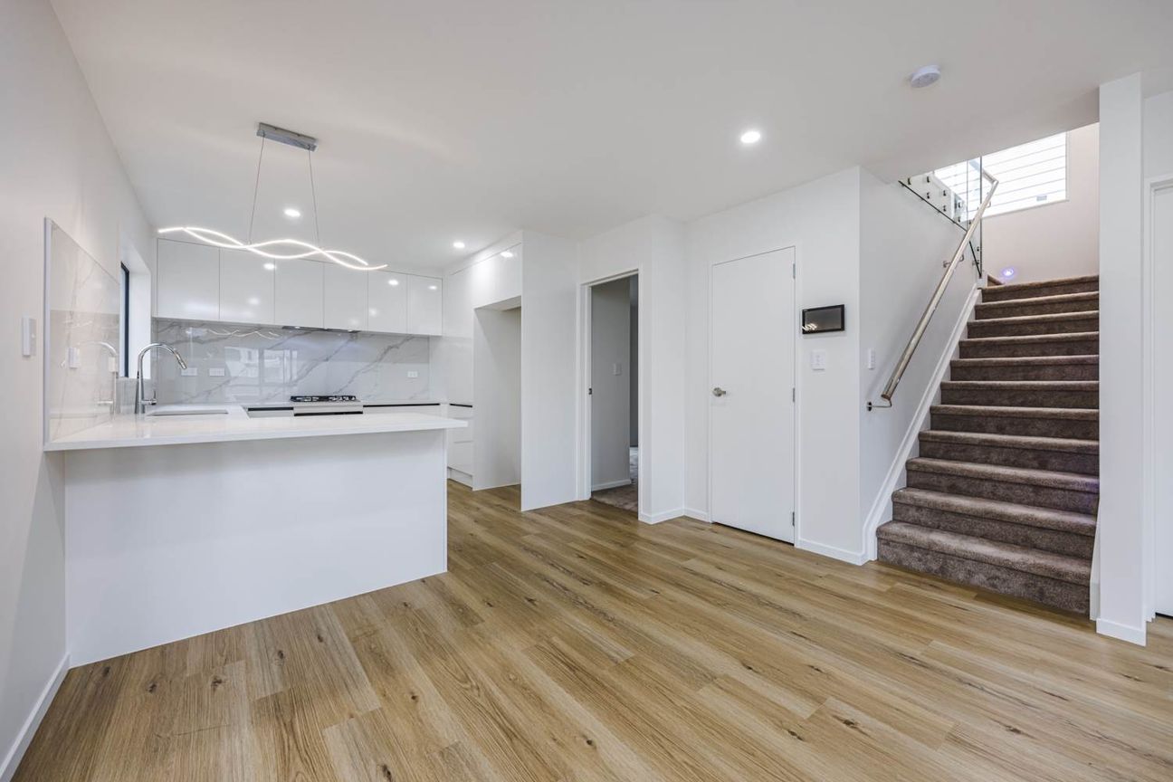 Spacious, Modern Living for the Whole Family - Vista 5
