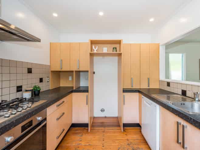 16 Dale Road, Raumati South