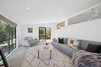 102 Montgomery Avenue, Karori