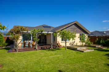 18 Ernest Place, Brightwater