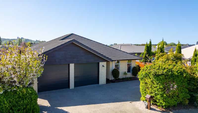 18 Ernest Place, Brightwater