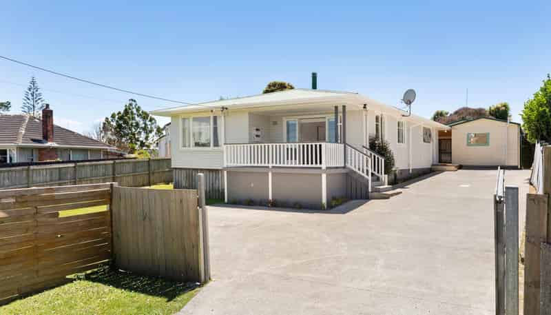 3 Quiet Street, Te Atatu South