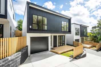 4/129 Arran Road, Browns Bay