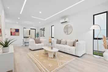 2/129 Arran Road, Browns Bay