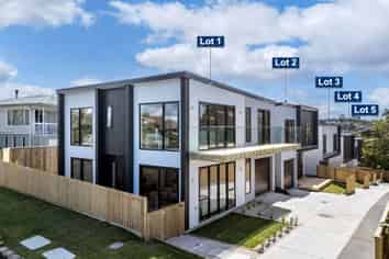 2/129 Arran Road, Browns Bay