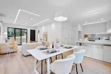 2/129 Arran Road, Browns Bay