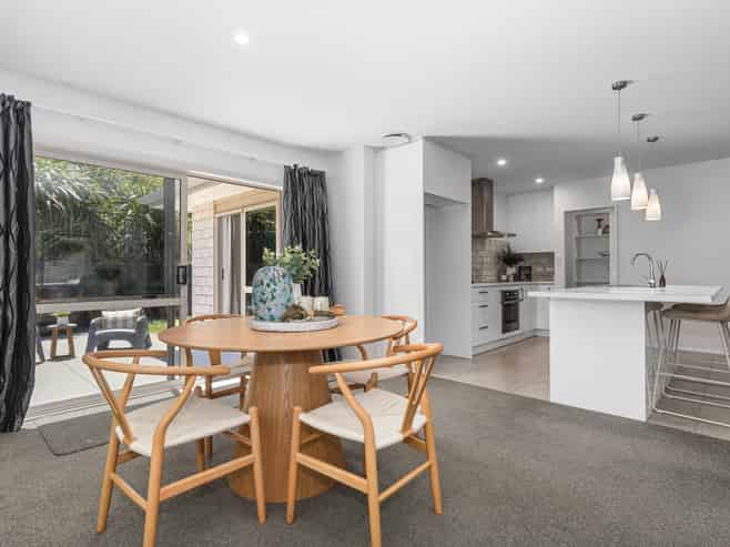 2 Peter Burke Way, Pyes Pa