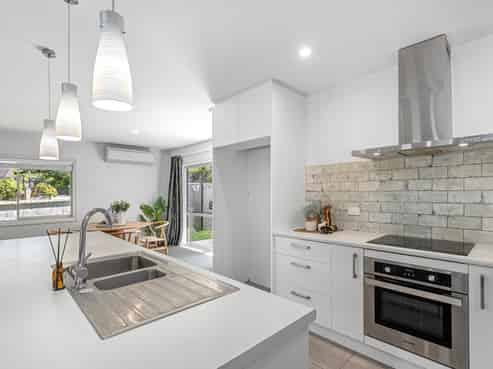 2 Peter Burke Way, Pyes Pa