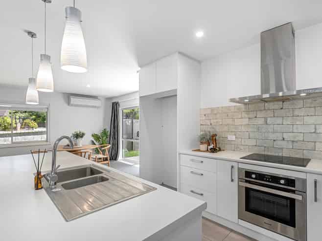 2 Peter Burke Way, Pyes Pa