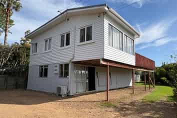 26 Alison Road, Surfdale