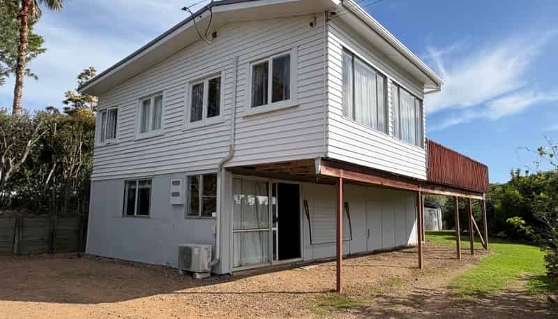 26 Alison Road, Surfdale