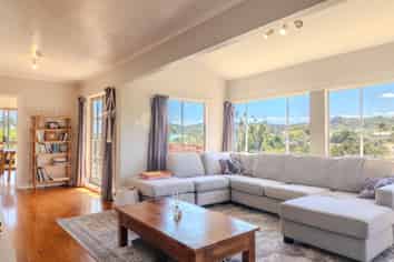 26 Alison Road, Surfdale