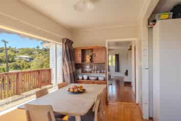 26 Alison Road, Surfdale