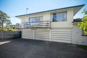 1/402 Hereford Street, Linwood