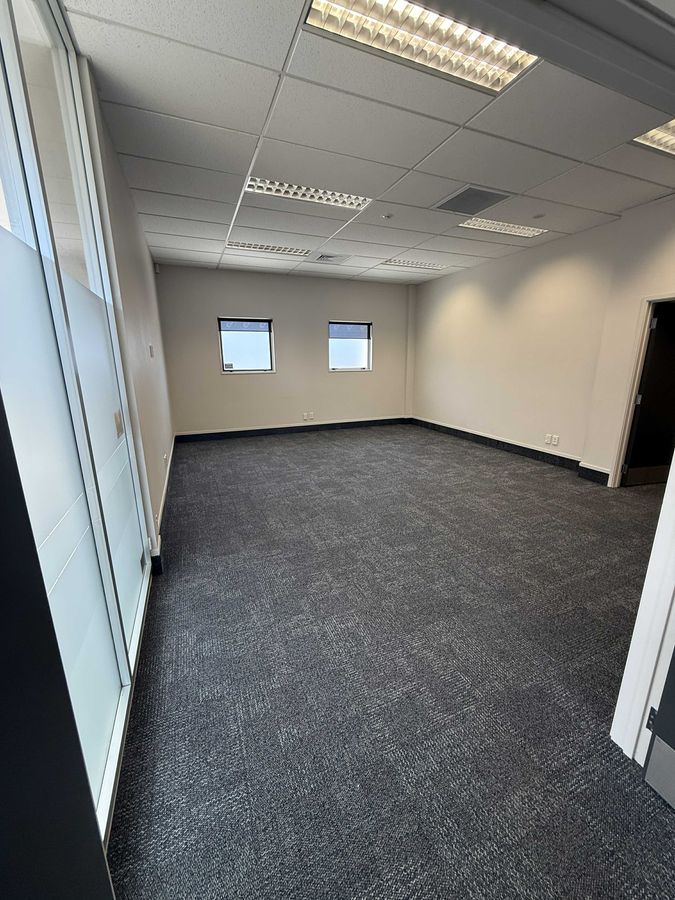 For Lease – Prime 260m² Te Rapa Office Space – pohled 2