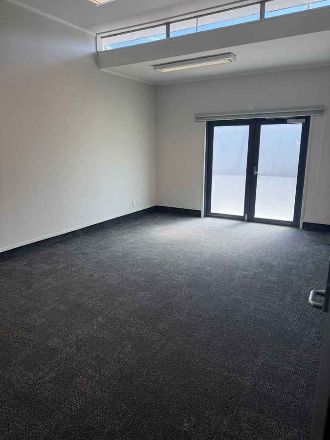 For Lease – Prime 260m² Te Rapa Office Space – pohled 3