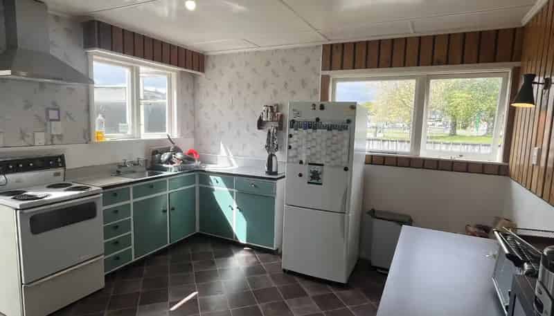 241 Botanical Road, Takaro