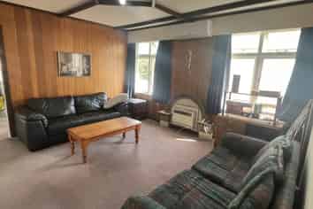 241 Botanical Road, Takaro