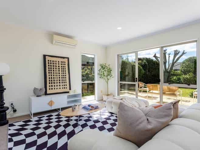 37 Princeton Parade, Albany