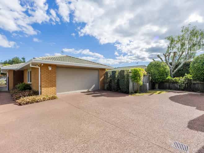 37 Princeton Parade, Albany