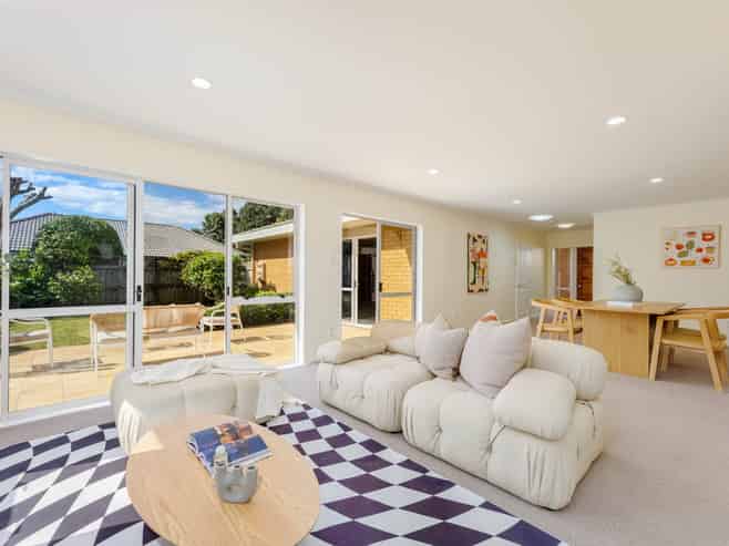 37 Princeton Parade, Albany