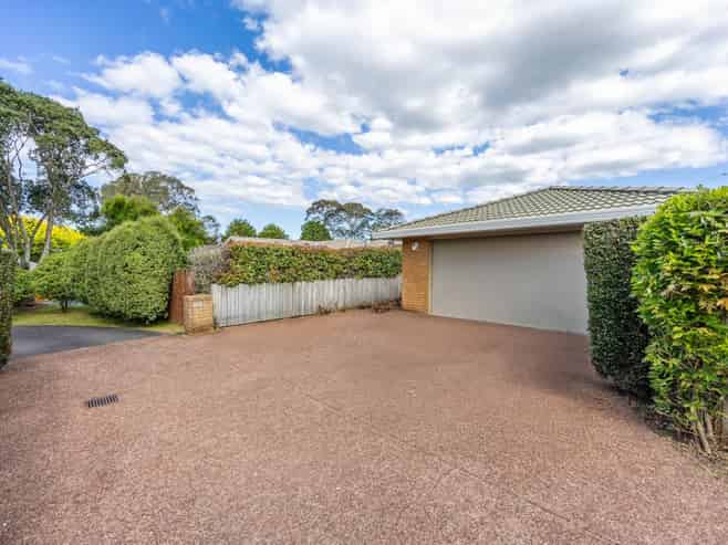 37 Princeton Parade, Albany