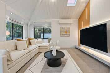 45 Pohutukawa Avenue, Shelly Park