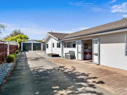 3 Coach Place, Brightwater