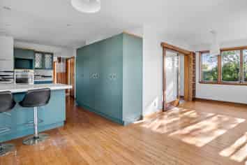 6 Robin Street, Burwood