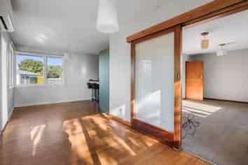 6 Robin Street, Burwood